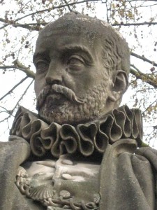 Statue de Montaigne - Bordeaux Quinconces